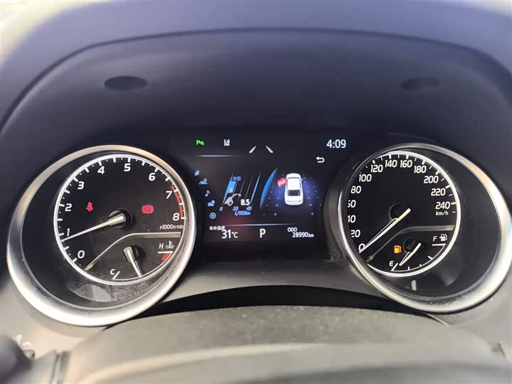 Фото 12 - Toyota Camry