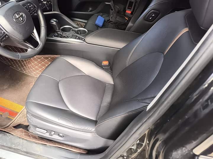 Фото 15 - Toyota Camry