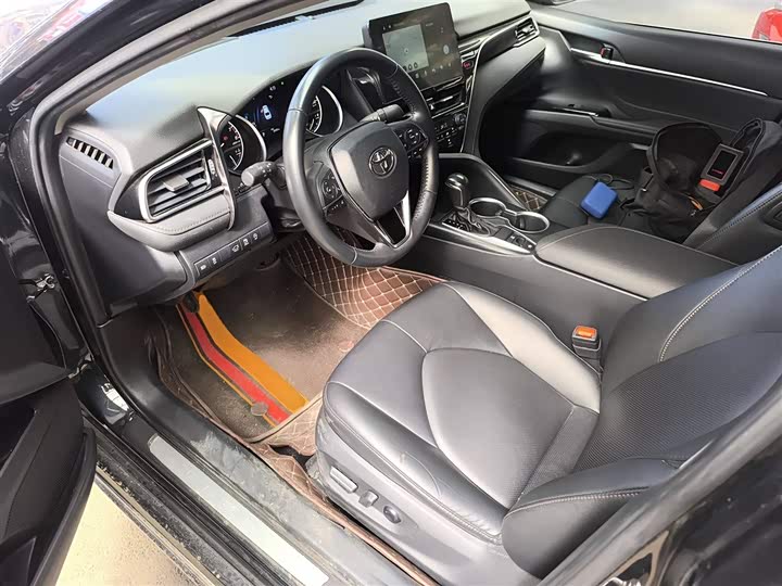 Фото 16 - Toyota Camry