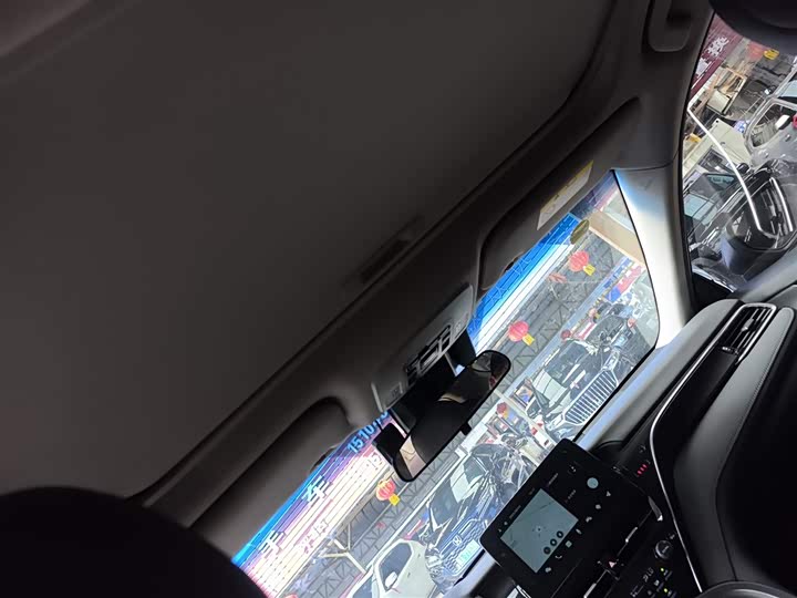 Фото 18 - Toyota Camry