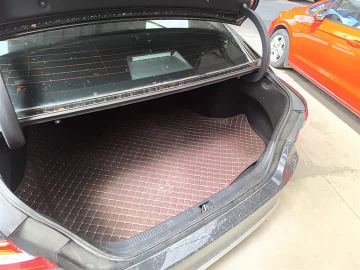 Фото 19 - Toyota Camry