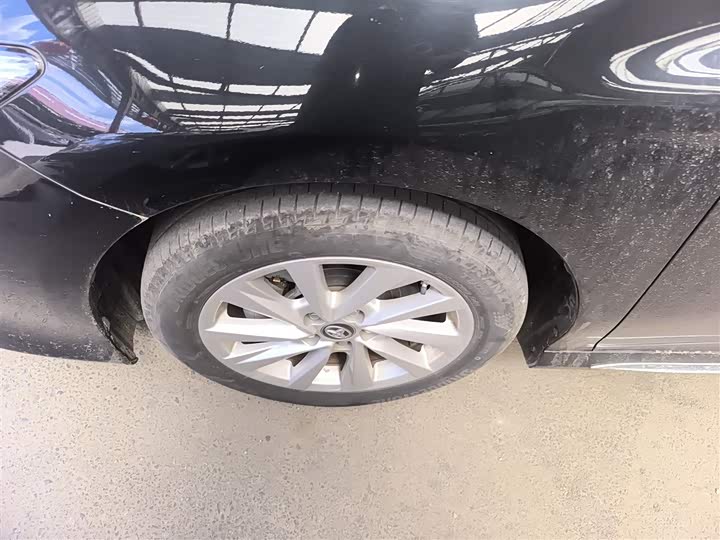 Фото 23 - Toyota Camry