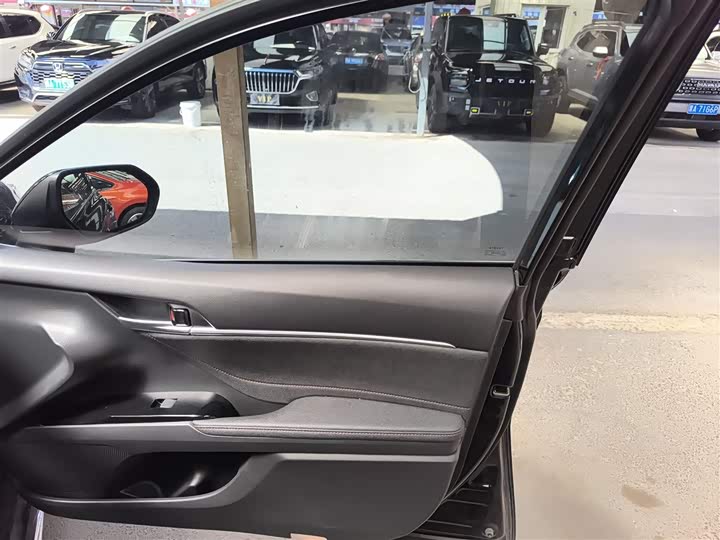 Фото 26 - Toyota Camry