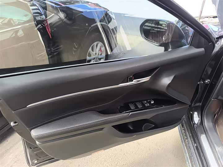 Фото 28 - Toyota Camry