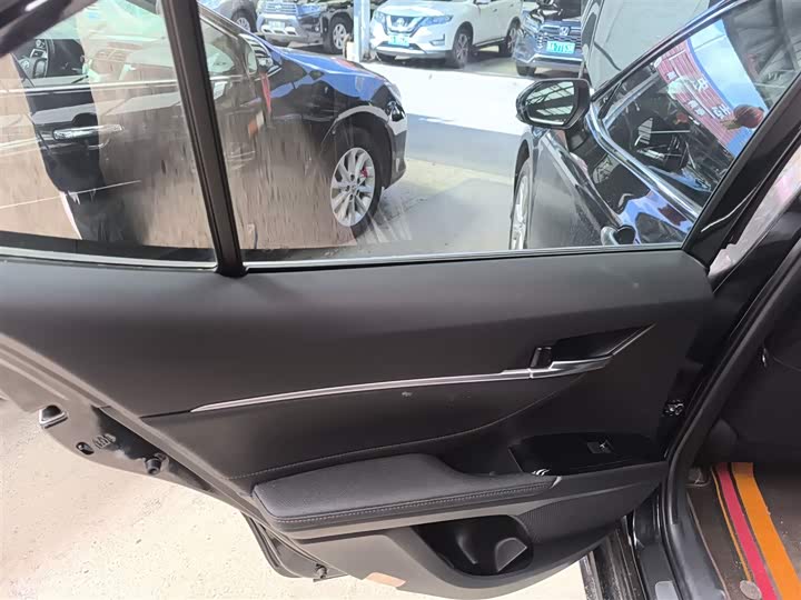 Фото 29 - Toyota Camry