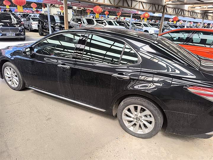 Фото 5 - Toyota Camry