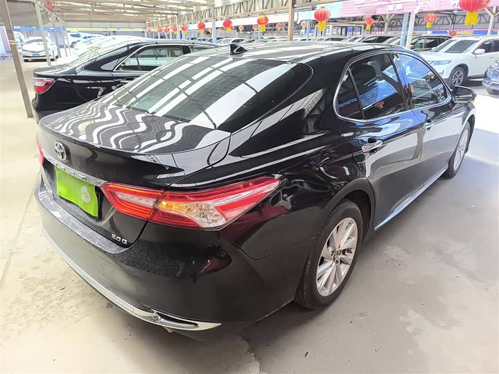 Фото 7 - Toyota Camry