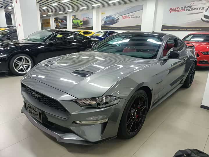 Фото 1 - Ford Mustang