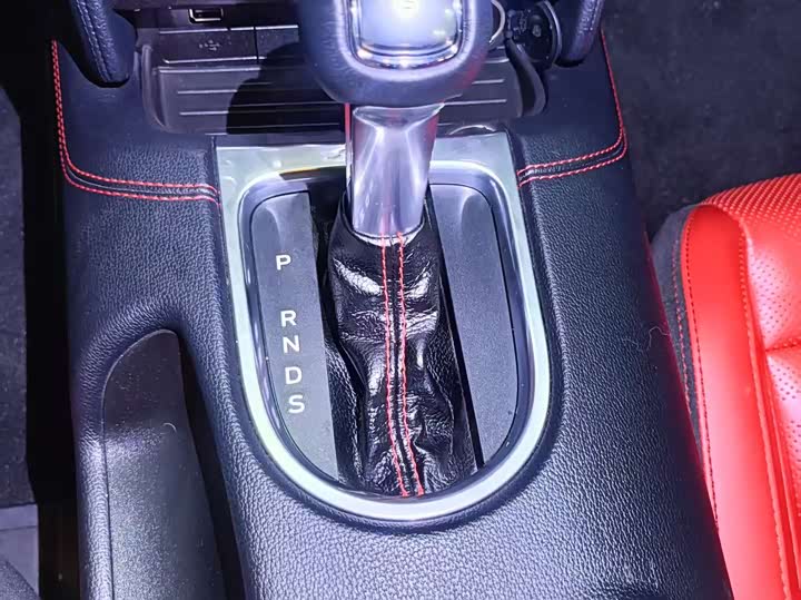 Фото 10 - Ford Mustang