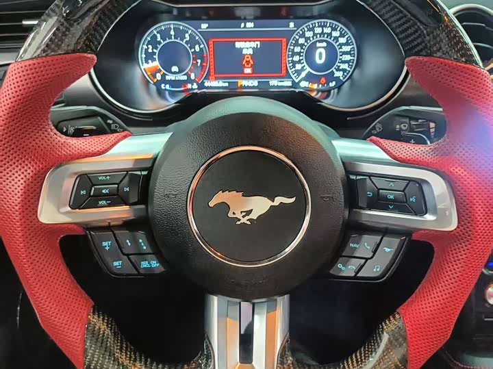 Фото 7 - Ford Mustang