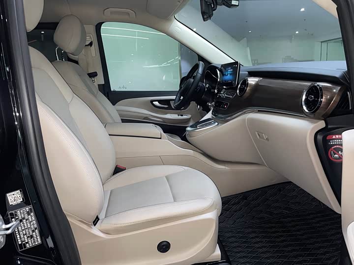 Фото 10 - Mercedes-Benz V-Class