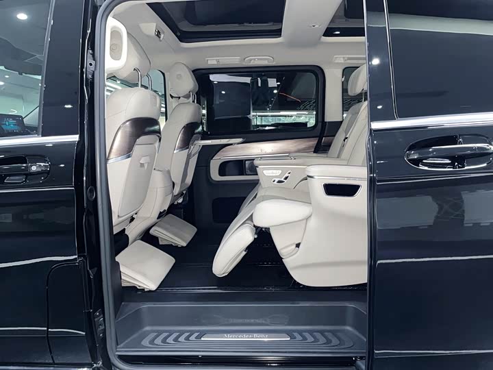 Фото 12 - Mercedes-Benz V-Class