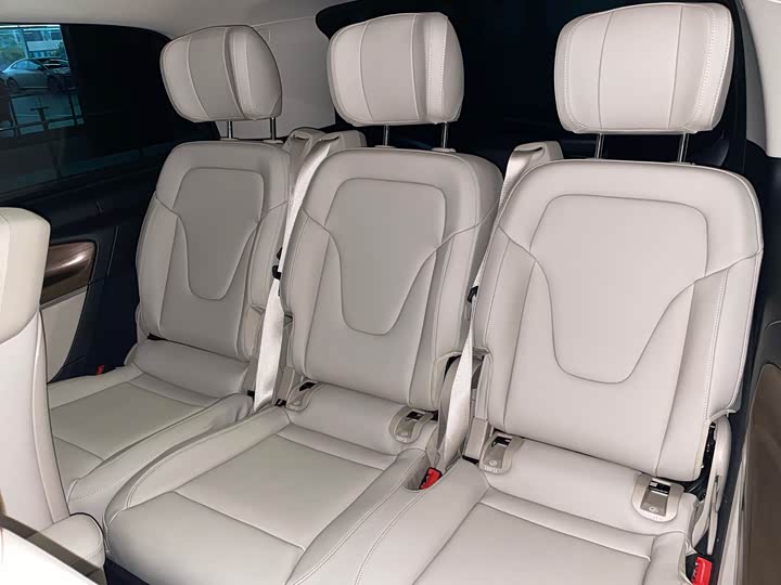 Фото 13 - Mercedes-Benz V-Class