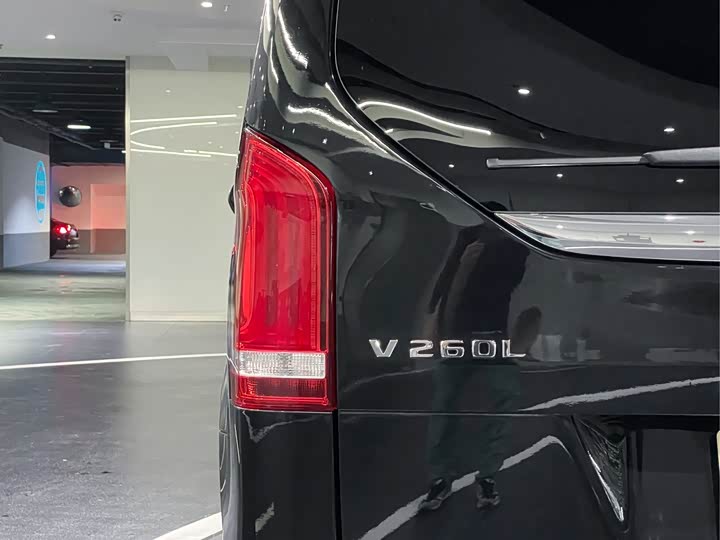 Фото 18 - Mercedes-Benz V-Class