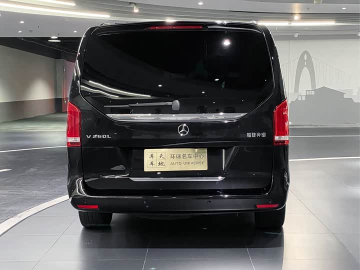 Фото 19 - Mercedes-Benz V-Class