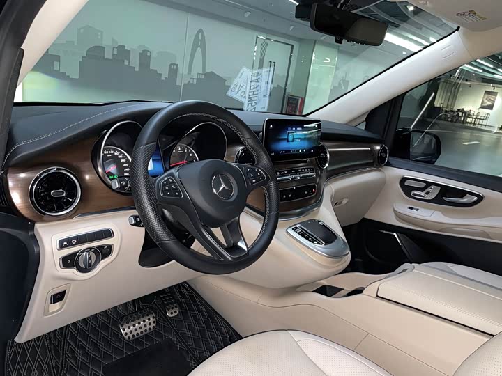 Фото 8 - Mercedes-Benz V-Class