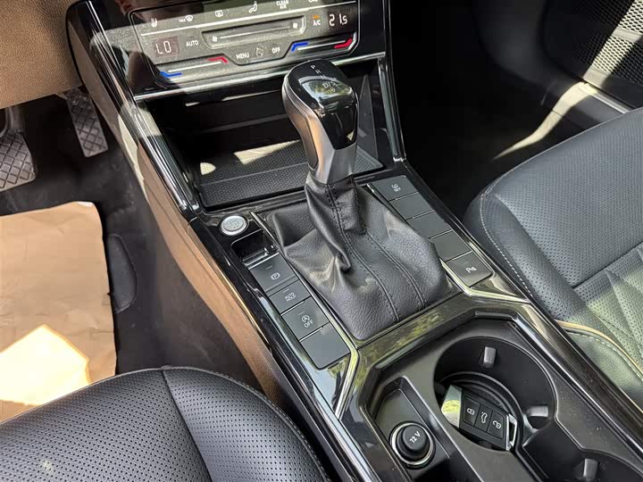 Фото 10 - Volkswagen Passat