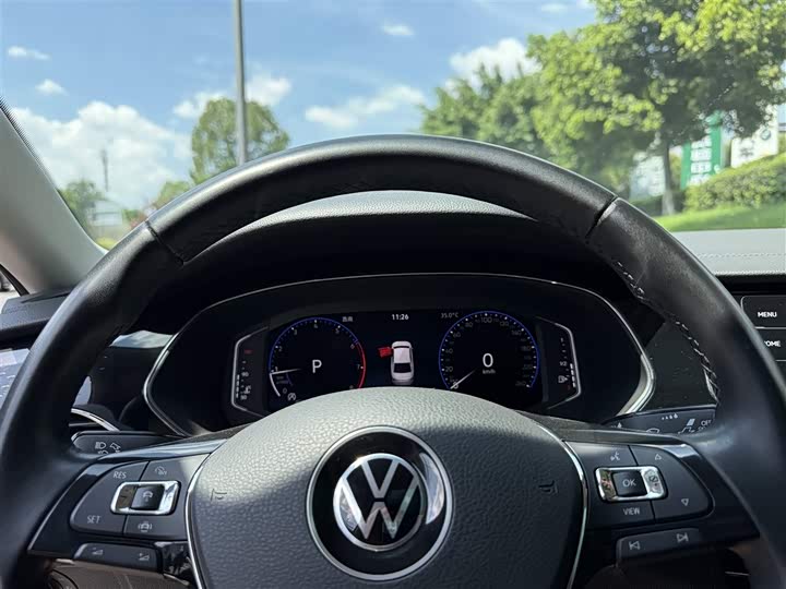 Фото 13 - Volkswagen Passat