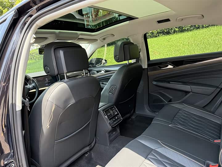 Фото 14 - Volkswagen Passat