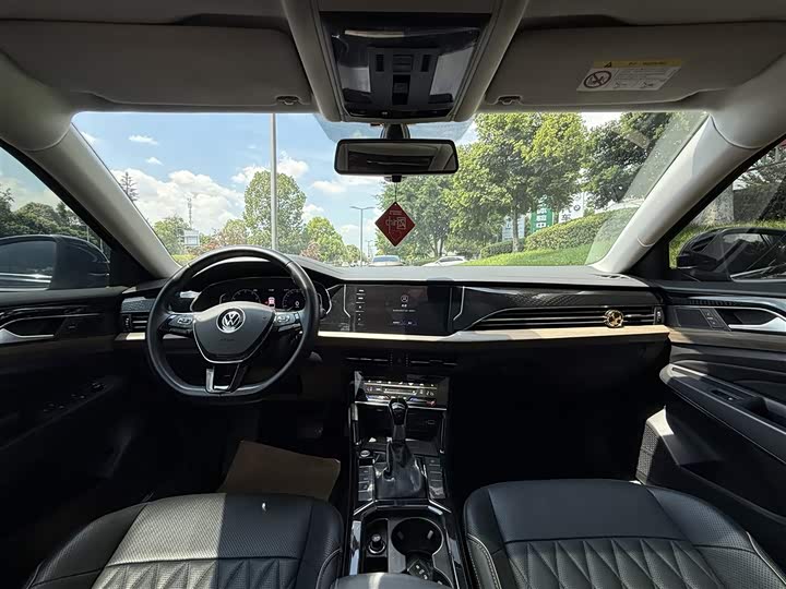 Фото 17 - Volkswagen Passat