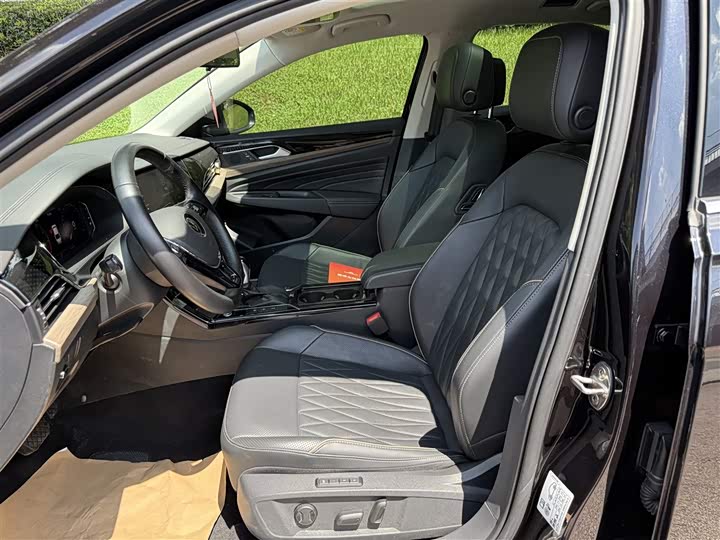 Фото 8 - Volkswagen Passat