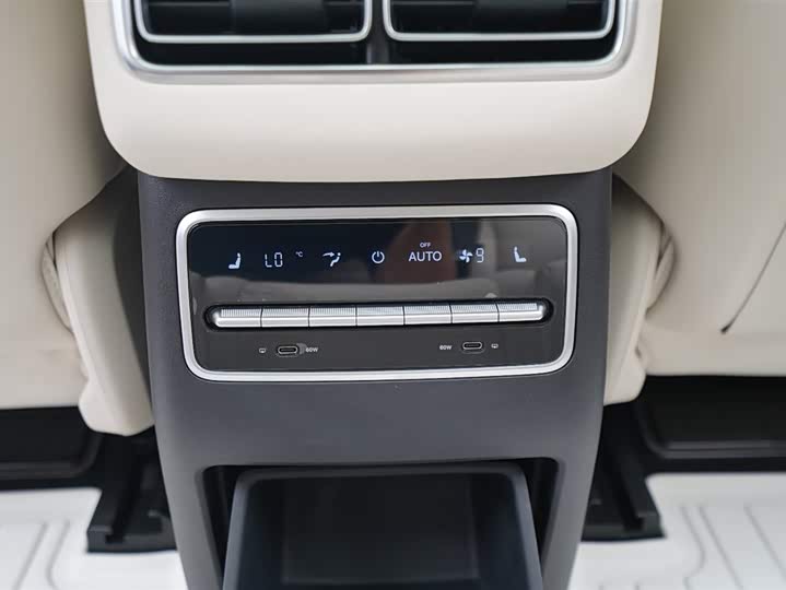 Фото 17 - LiXiang L7