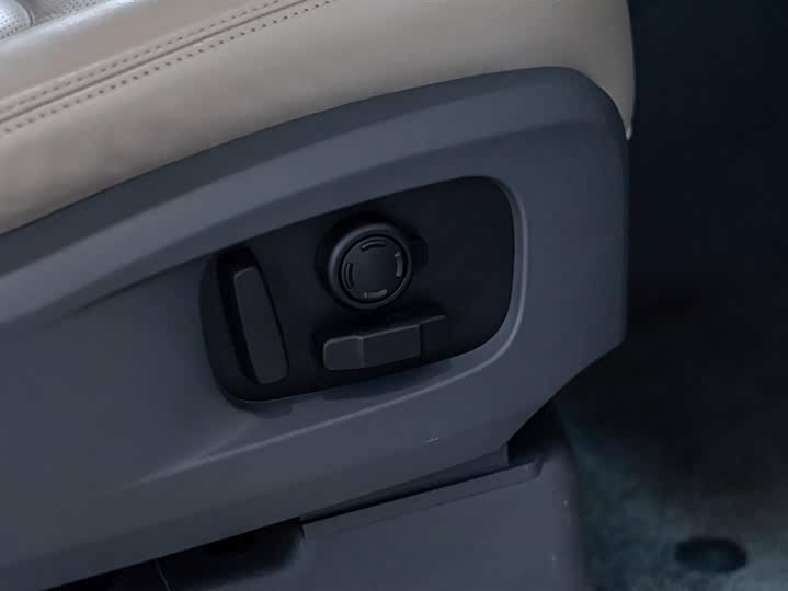 Фото 14 - Land Rover Defender