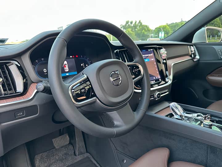 Фото 10 - Volvo S60