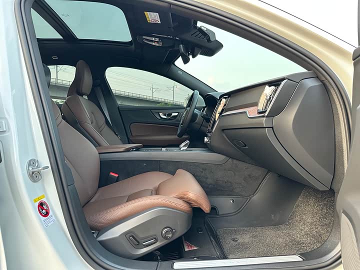 Фото 16 - Volvo S60