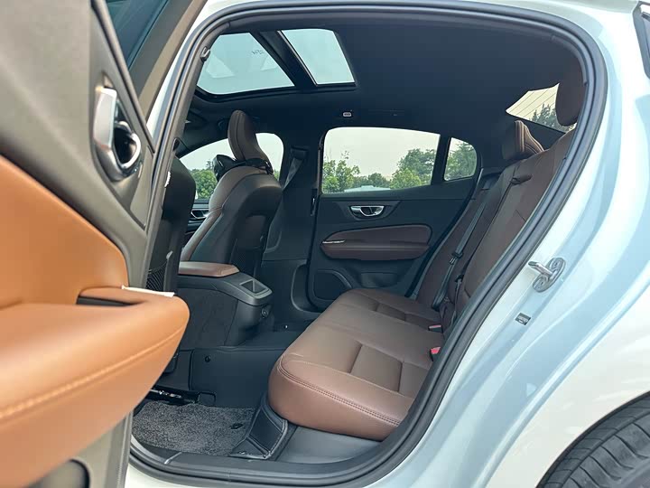 Фото 18 - Volvo S60