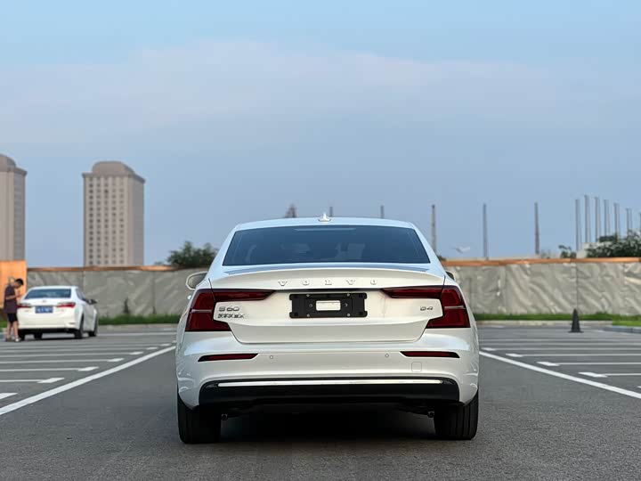 Фото 20 - Volvo S60