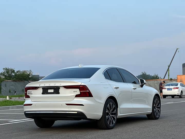 Фото 21 - Volvo S60