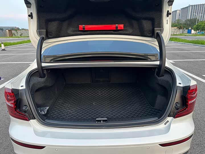 Фото 22 - Volvo S60