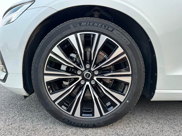 Фото 23 - Volvo S60