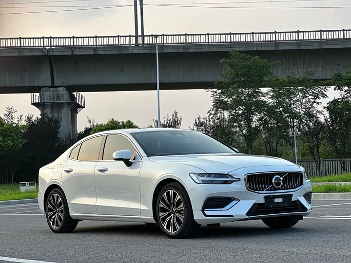 Фото 4 - Volvo S60