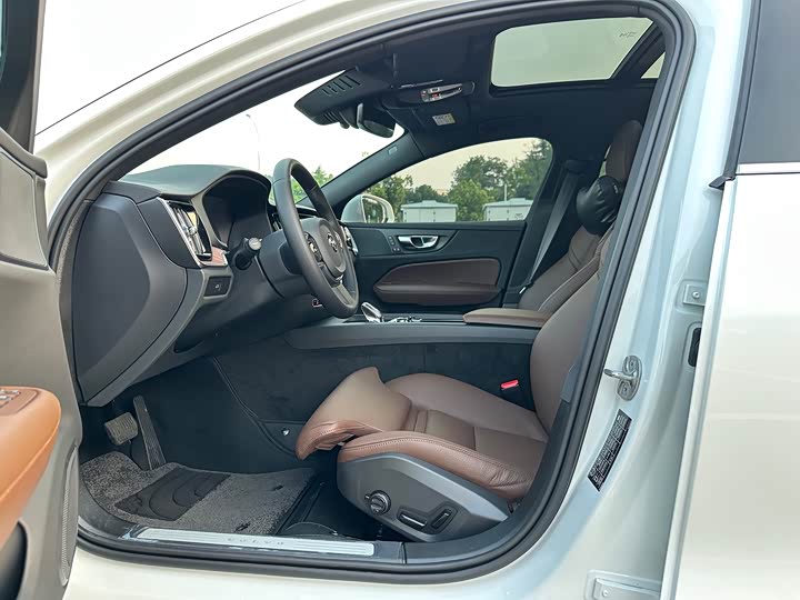 Фото 7 - Volvo S60