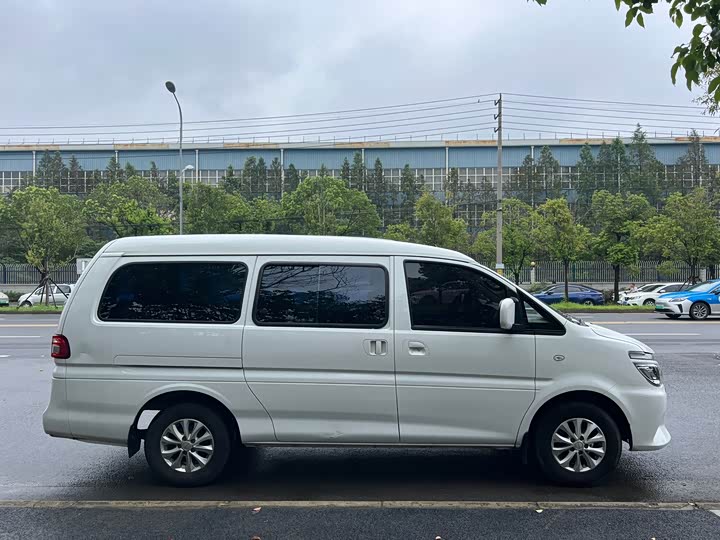 Фото 3 - Dongfeng Forthing Lingzhi M5 EV