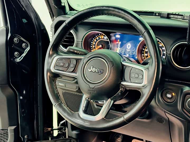 Фото 12 - Jeep Gladiator