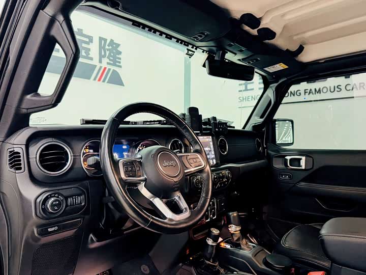 Фото 8 - Jeep Gladiator