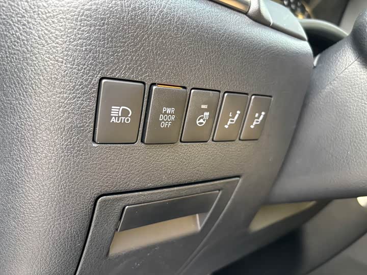 Фото 13 - Toyota Vellfire