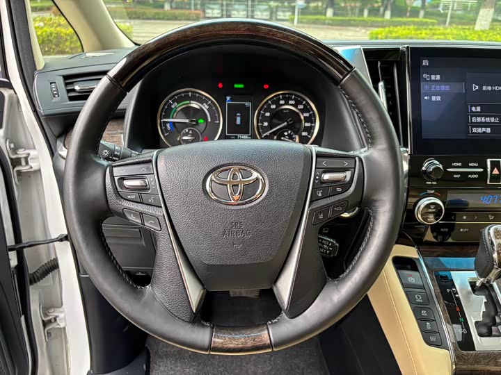 Фото 14 - Toyota Vellfire