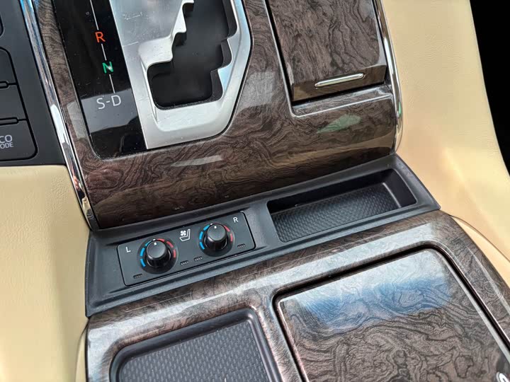 Фото 17 - Toyota Vellfire