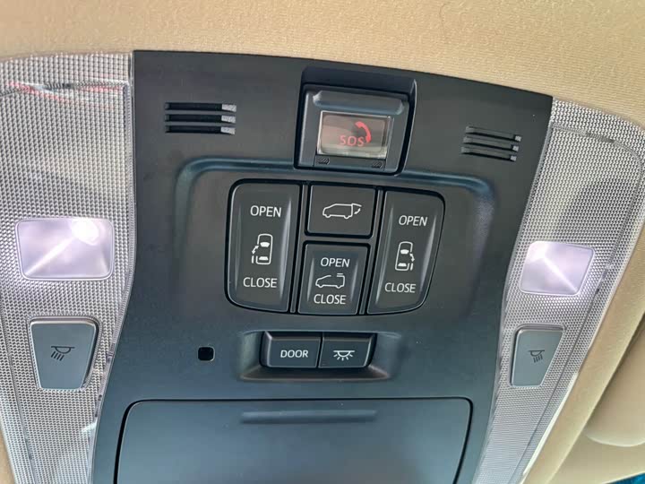 Фото 18 - Toyota Vellfire