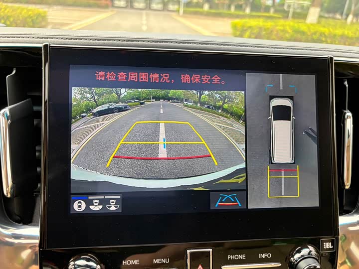 Фото 19 - Toyota Vellfire