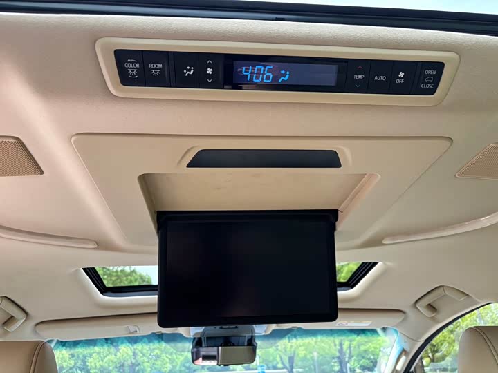 Фото 20 - Toyota Vellfire