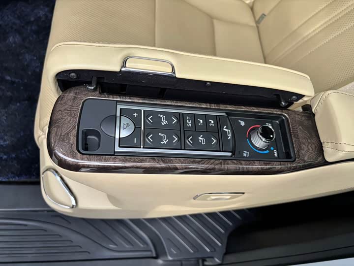 Фото 22 - Toyota Vellfire