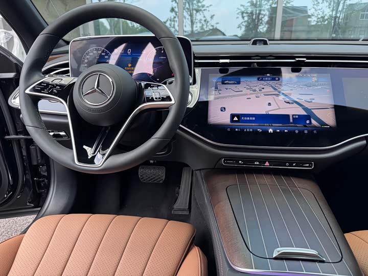 Фото 10 - Mercedes-Benz E-Class