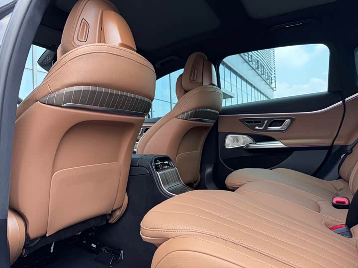 Фото 12 - Mercedes-Benz E-Class