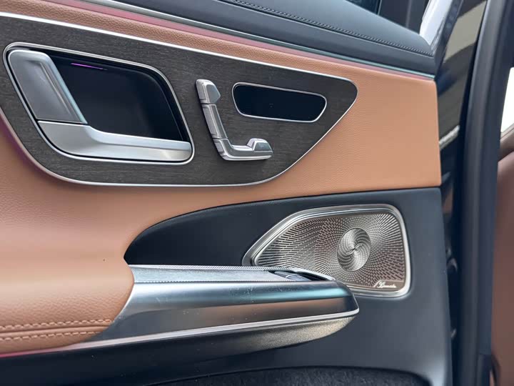 Фото 16 - Mercedes-Benz E-Class