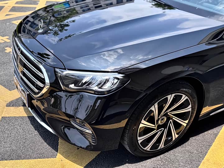 Фото 5 - Mercedes-Benz E-Class